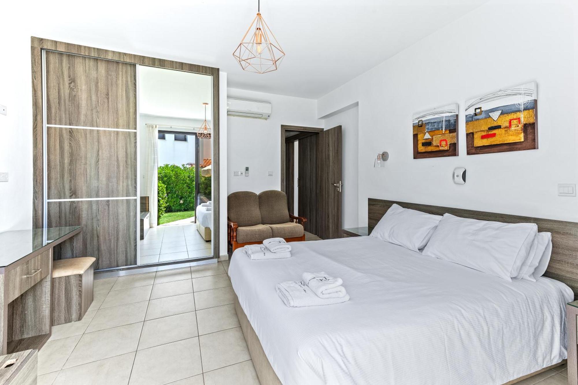 Platzia Beach Villas Paphos Kültér fotó